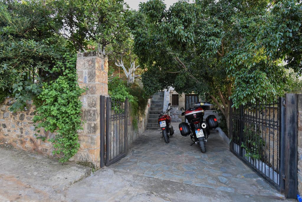 Villa Onar A Stone House With Amazing View Stoúpa Esterno foto